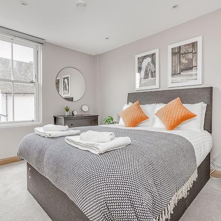 Contemporary 2 Bedroom Apt, Town Centre By Tent Serviced Apartments Chertsey Exterior foto
